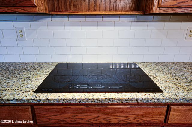 601 Oak Branch Rd, Louisville, KY 40245