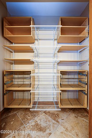 601 Oak Branch Rd, Louisville, KY 40245