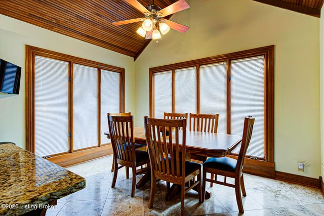 601 Oak Branch Rd, Louisville, KY 40245