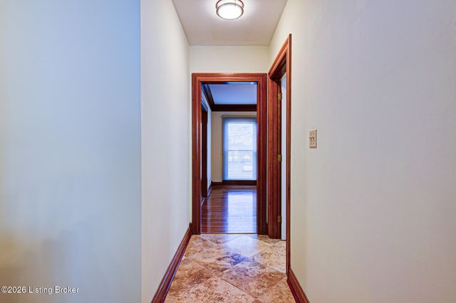 601 Oak Branch Rd, Louisville, KY 40245