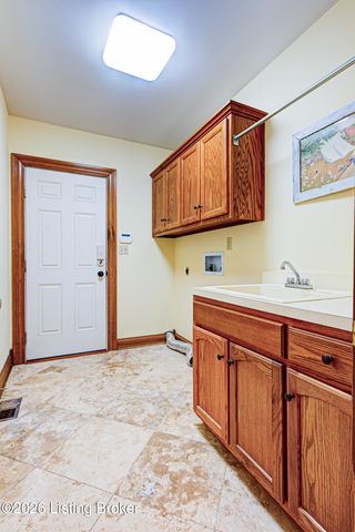 601 Oak Branch Rd, Louisville, KY 40245