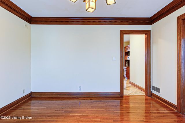 601 Oak Branch Rd, Louisville, KY 40245