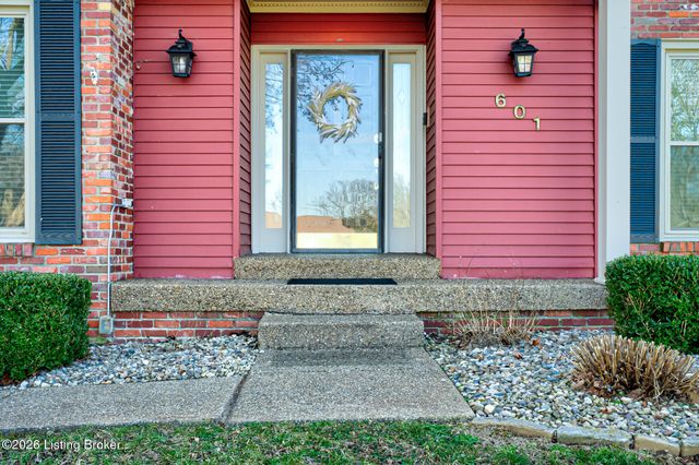 601 Oak Branch Rd, Louisville, KY 40245