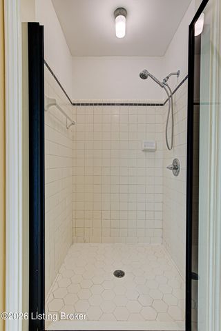 601 Oak Branch Rd, Louisville, KY 40245