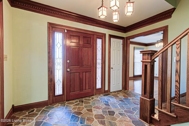 601 Oak Branch Rd, Louisville, KY 40245