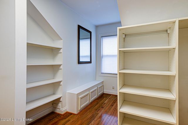 601 Oak Branch Rd, Louisville, KY 40245