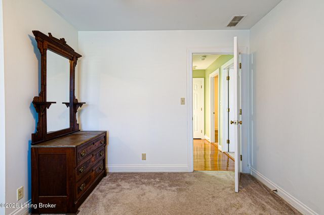 601 Oak Branch Rd, Louisville, KY 40245