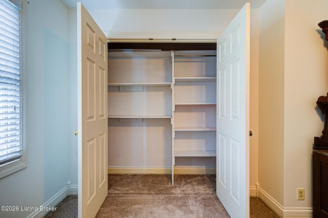 601 Oak Branch Rd, Louisville, KY 40245