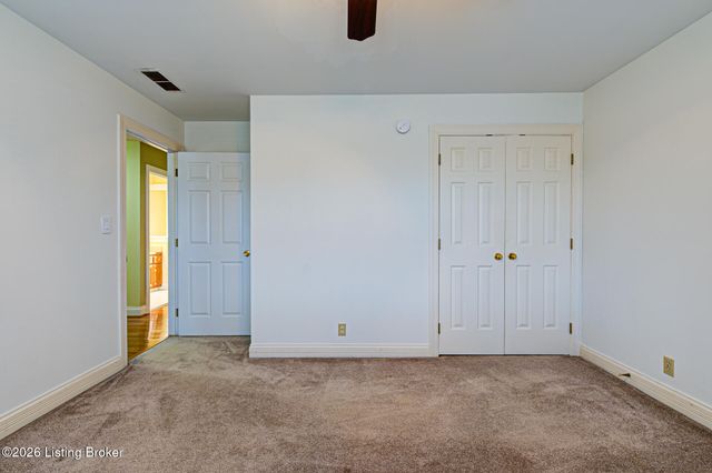 601 Oak Branch Rd, Louisville, KY 40245