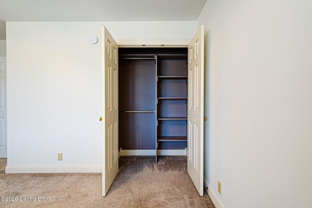 601 Oak Branch Rd, Louisville, KY 40245