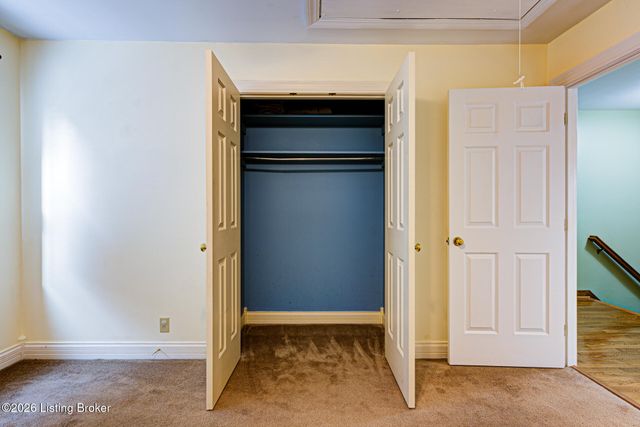 601 Oak Branch Rd, Louisville, KY 40245