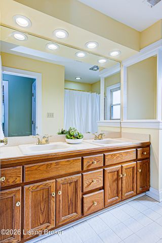 601 Oak Branch Rd, Louisville, KY 40245