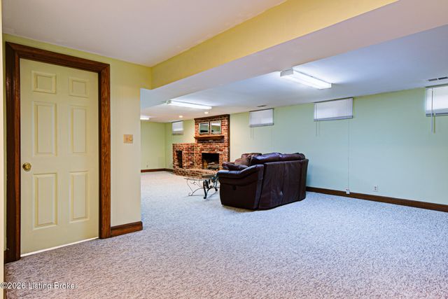 601 Oak Branch Rd, Louisville, KY 40245