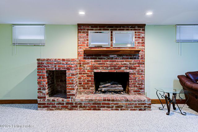 601 Oak Branch Rd, Louisville, KY 40245