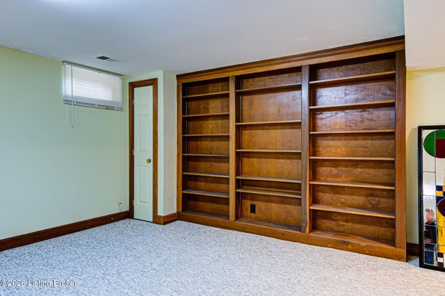 601 Oak Branch Rd, Louisville, KY 40245