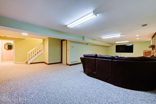 601 Oak Branch Rd, Louisville, KY 40245