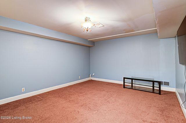 601 Oak Branch Rd, Louisville, KY 40245