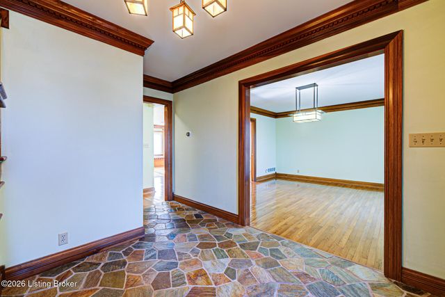 601 Oak Branch Rd, Louisville, KY 40245