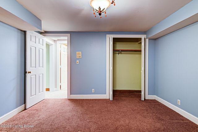 601 Oak Branch Rd, Louisville, KY 40245