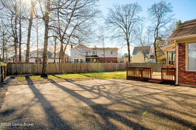 601 Oak Branch Rd, Louisville, KY 40245