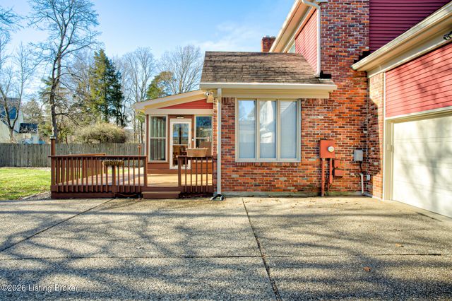 601 Oak Branch Rd, Louisville, KY 40245