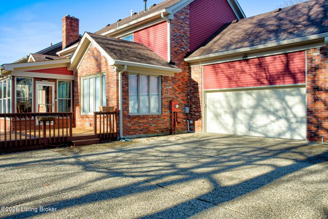 601 Oak Branch Rd, Louisville, KY 40245