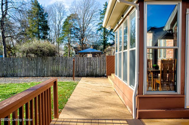 601 Oak Branch Rd, Louisville, KY 40245