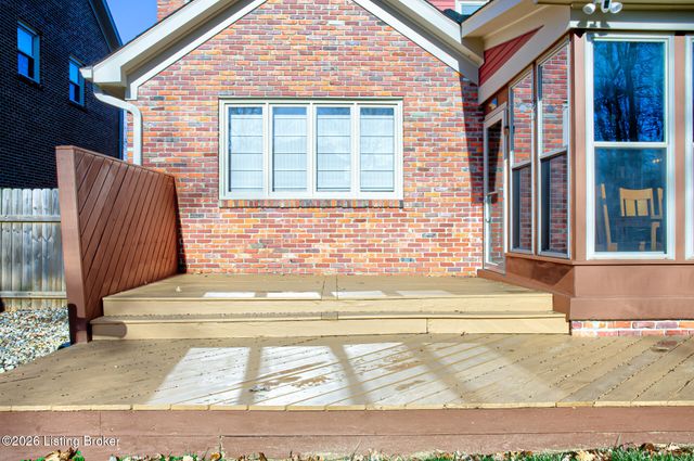 601 Oak Branch Rd, Louisville, KY 40245