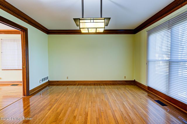 601 Oak Branch Rd, Louisville, KY 40245