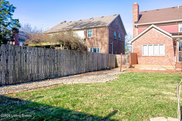 601 Oak Branch Rd, Louisville, KY 40245