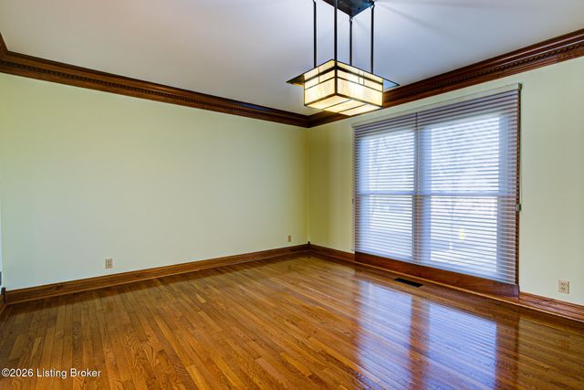 601 Oak Branch Rd, Louisville, KY 40245