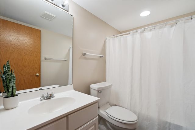 1426 Crossings Court NE, Cedar Rapids, IA 52402