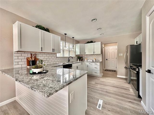 2033 Mapleleaf Drive, Collinsville, IL 62234