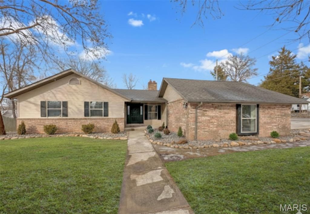 2033 Mapleleaf Drive, Collinsville, IL 62234