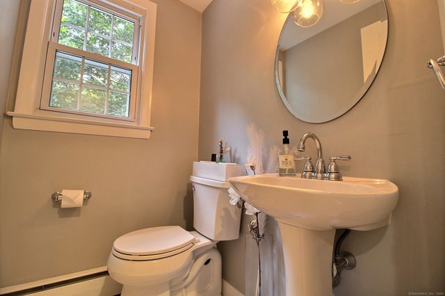 36 Pinecrest Road, North Stonington, CT 06359