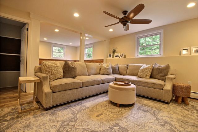 36 Pinecrest Road, North Stonington, CT 06359