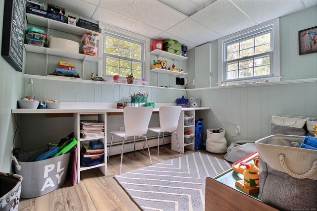 36 Pinecrest Road, North Stonington, CT 06359