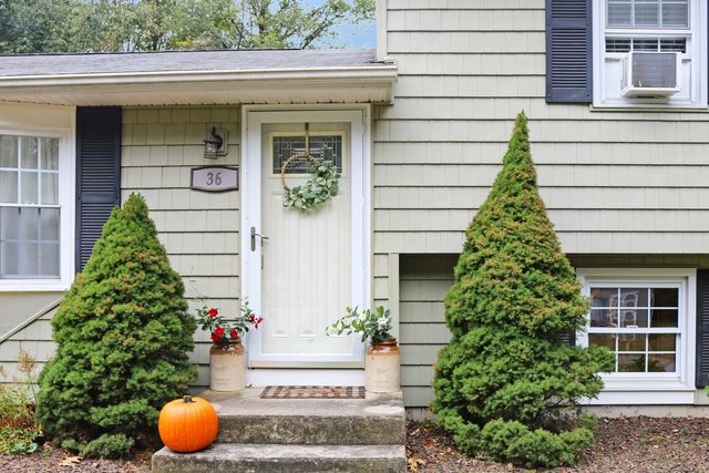 36 Pinecrest Road, North Stonington, CT 06359