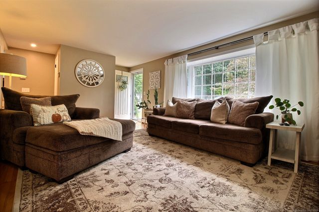 36 Pinecrest Road, North Stonington, CT 06359