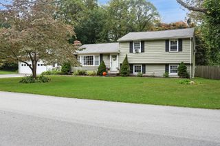 36 Pinecrest Road, North Stonington, CT 06359