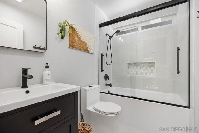 2216 Recodo Ct, Carlsbad, CA 92009