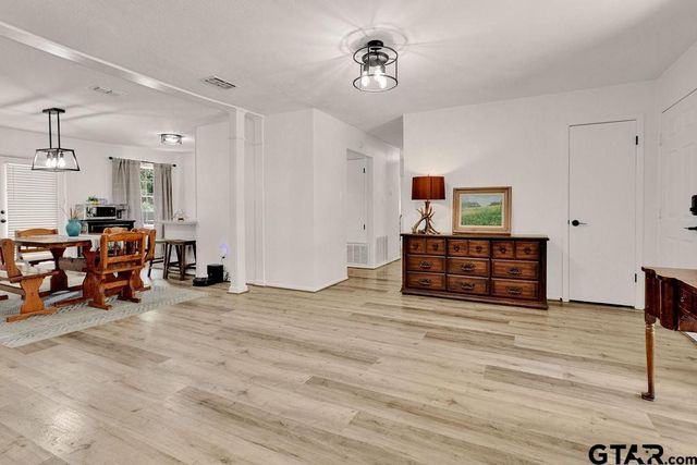 855 Avenue A, Canton, TX 75103