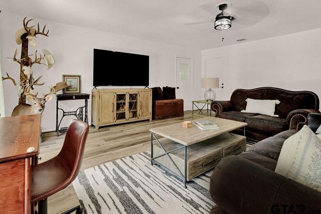 855 Avenue A, Canton, TX 75103