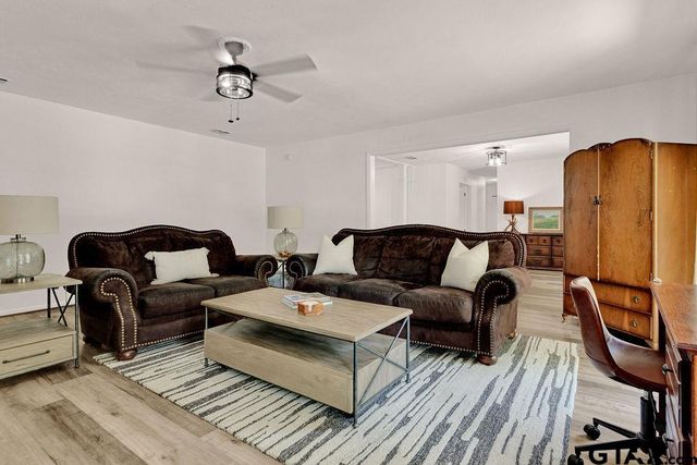 855 Avenue A, Canton, TX 75103