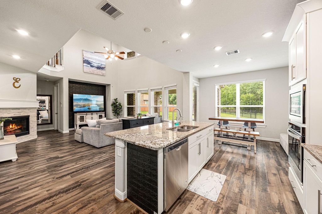 14121 N Lake Branch Lane, Houston, TX 77044