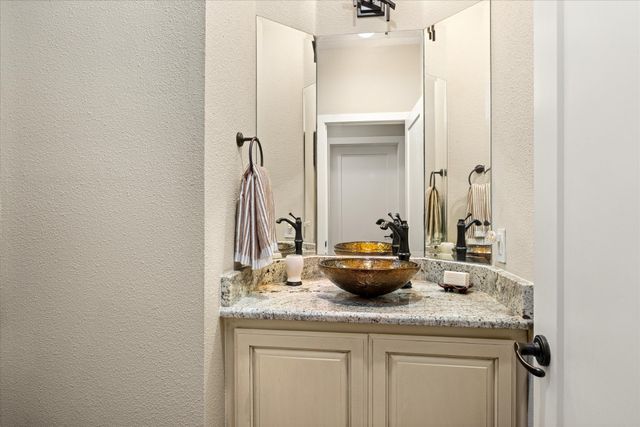 10020 Flight Plan Drive, Granbury, TX 76049