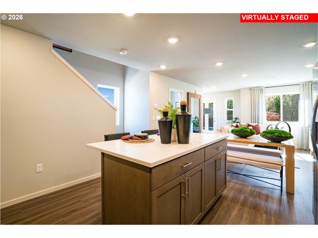 876 Sifuentez Ct, Woodburn, OR 97071