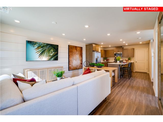 876 Sifuentez Ct, Woodburn, OR 97071