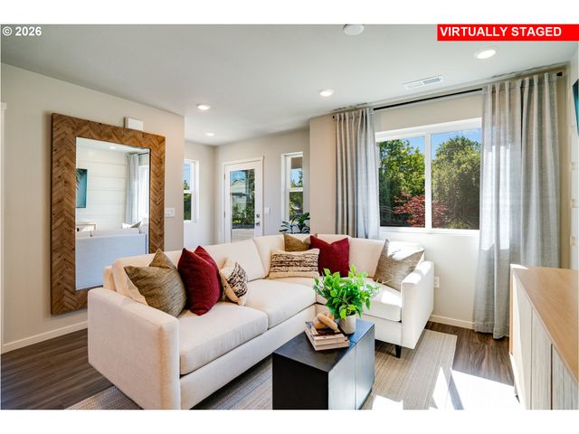 876 Sifuentez Ct, Woodburn, OR 97071