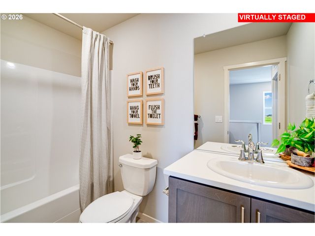 876 Sifuentez Ct, Woodburn, OR 97071